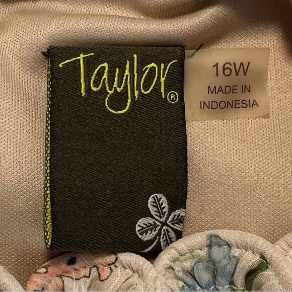 Taylor Women's Floral Tiered Halter Maxi Dress Size 16W Smocked Cottage Boho - Picture 8 of 9